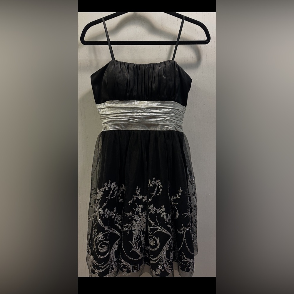 JADE Sleeveless Midi Dress. Black W/Sparkly Silver cummerbund and Trim SZ 5